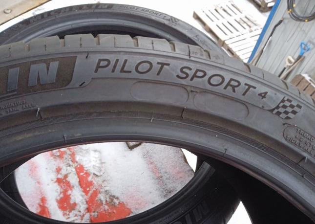 Michelin Pilot Sport 4 235/40 R18