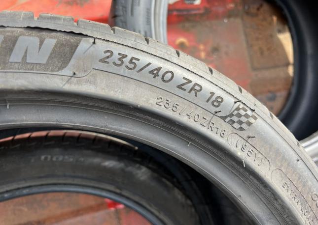 Michelin Pilot Sport 4 235/40 R18