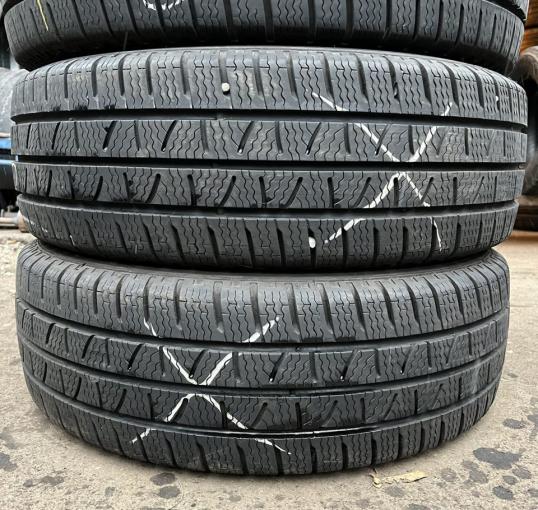 Pirelli Carrier Winter 215/65 R16C