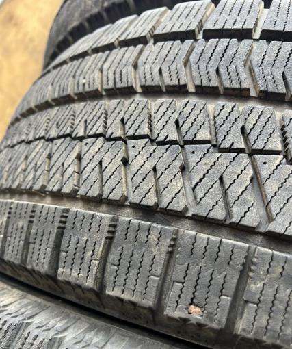Bridgestone Blizzak VRX2 215/65 R16
