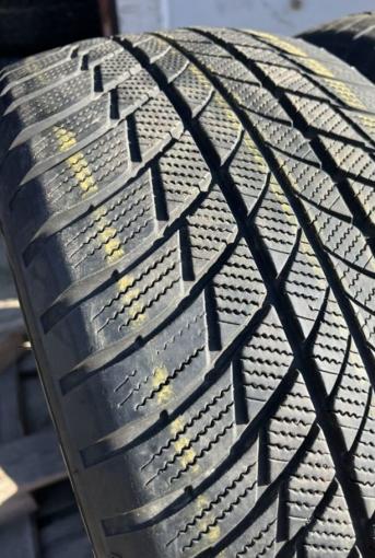 Bridgestone Blizzak LM-001 245/50 R19