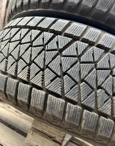 Bridgestone Blizzak DM-V2 235/55 R20