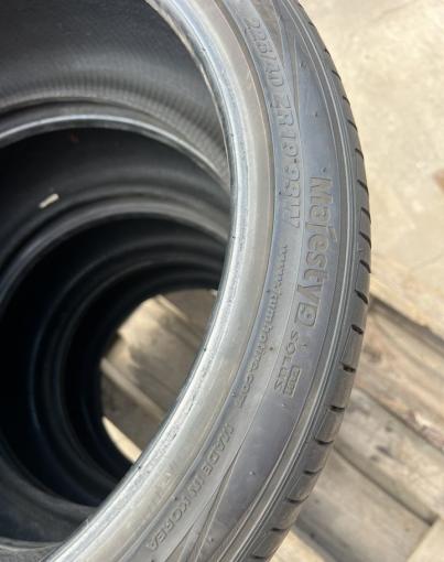 Kumho Majesty 9 Solus TA91 225/40 R19 и 255/35 R19