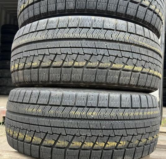 Bridgestone Blizzak VRX 245/40 R19