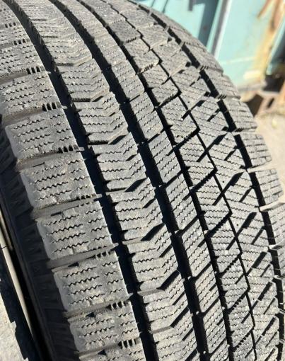 Bridgestone Blizzak VRX2 235/50 R18