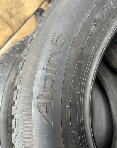 Michelin Alpin 5 215/65 R17