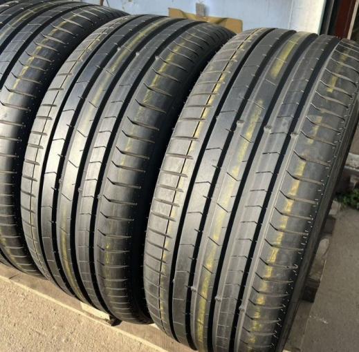 Pirelli P Zero PZ4 275/35 R22 и 315/30 R22