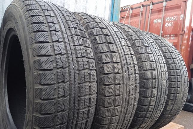 Toyo Winter Tranpath MK4a 215/70 R16
