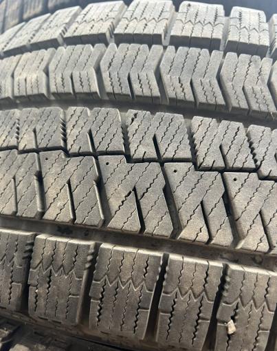 Bridgestone Blizzak VRX2 215/55 R17