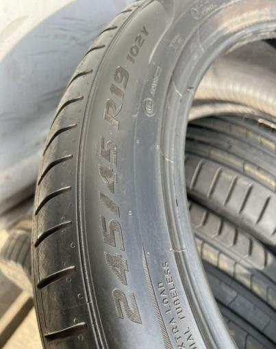 Pirelli P Zero PZ4 245/45 R19