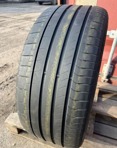Pirelli P Zero PZ4 275/35 R23