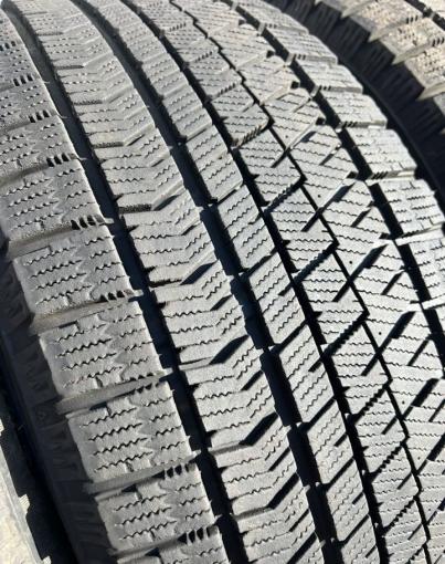 Bridgestone Blizzak VRX2 235/50 R18