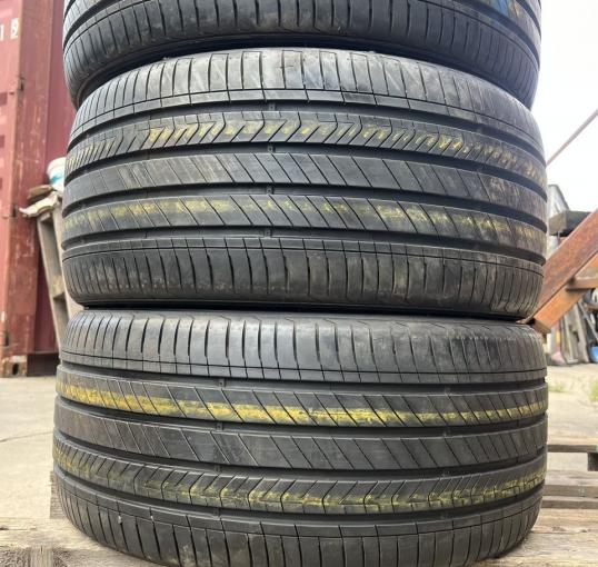 Kumho Majesty 9 Solus TA91 225/40 R19 и 255/35 R19