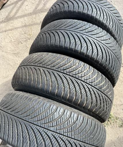 Goodyear Vector 4Seasons Gen-2 215/55 R17