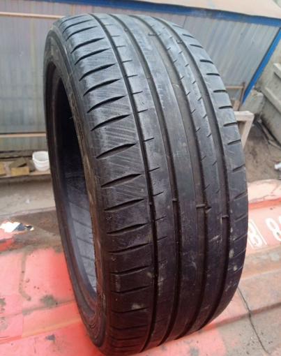 Michelin Pilot Sport 4 235/45 R18