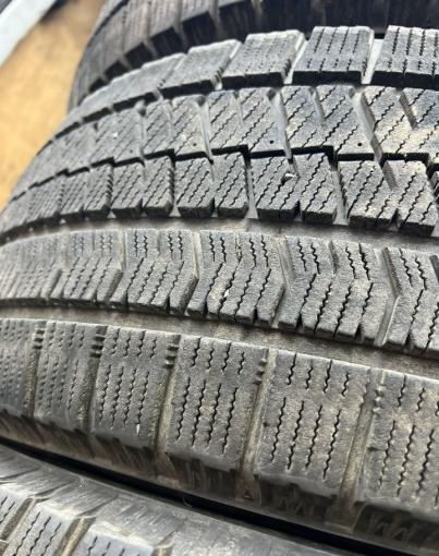 Bridgestone Blizzak VRX2 215/65 R16