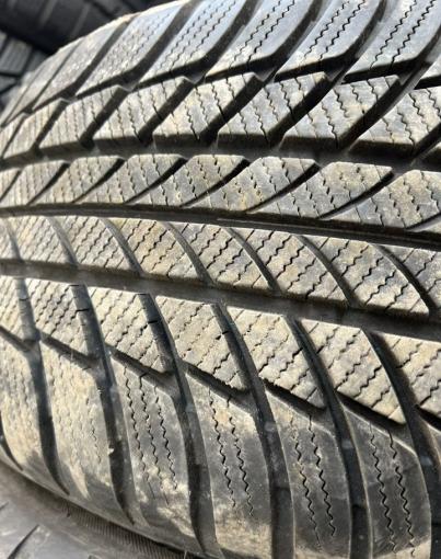 Bridgestone Blizzak LM-001 225/50 R17