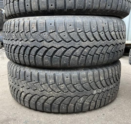 Bridgestone Blizzak Spike-01 235/65 R17