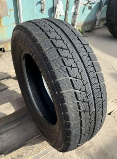 Bridgestone Blizzak VRX 215/65 R16