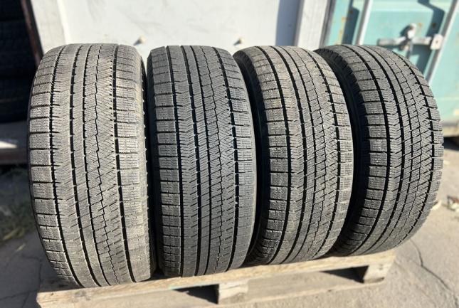 Bridgestone Blizzak VRX2 235/50 R18