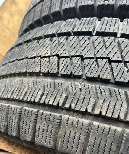 Bridgestone Blizzak VRX2 215/65 R16