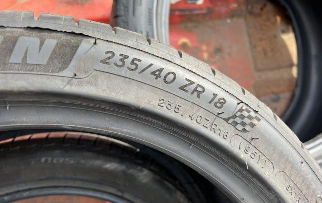 Michelin Pilot Sport 4 235/40 R18