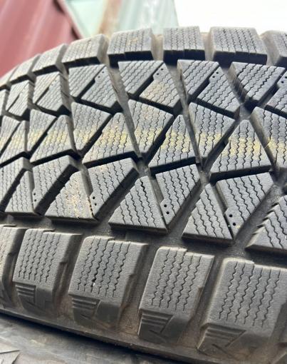 Bridgestone Blizzak DM-V2 235/55 R20