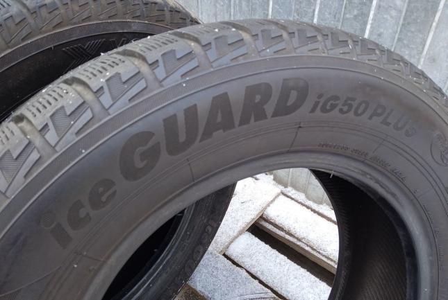 Yokohama Ice Guard IG50 215/60 R16