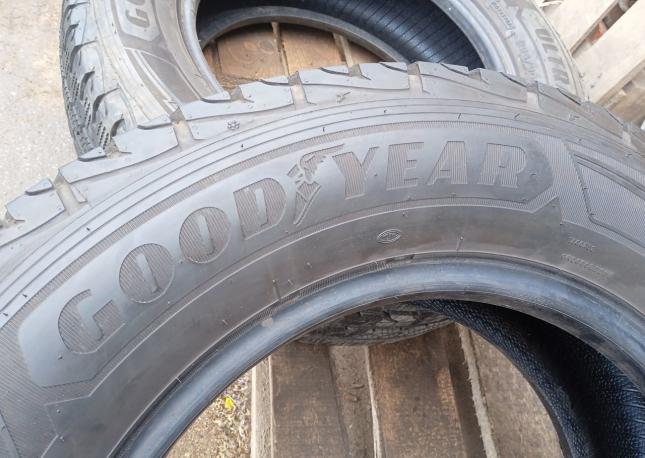 Goodyear UltraGrip Cargo 225/65 R16C