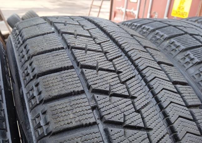 Bridgestone Blizzak VRX 215/60 R16