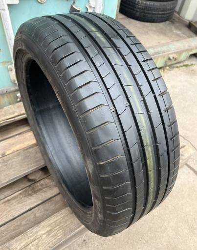 Pirelli P Zero PZ4 245/40 R19