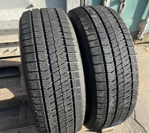 Bridgestone Blizzak VRX2 215/60 R16