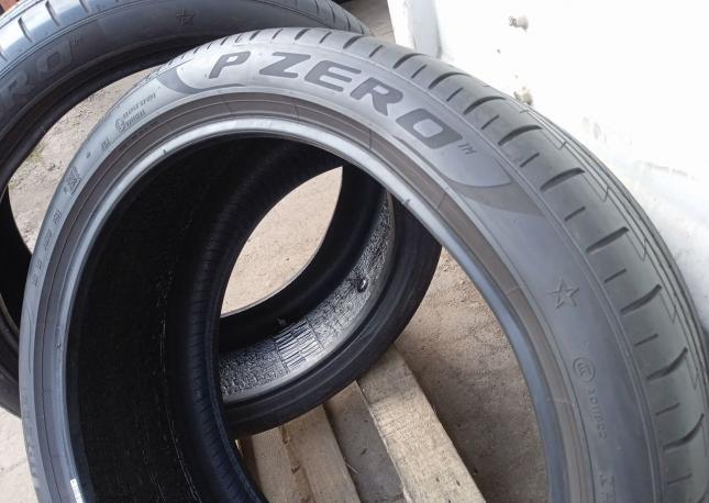 Pirelli P Zero PZ4 285/35 R21