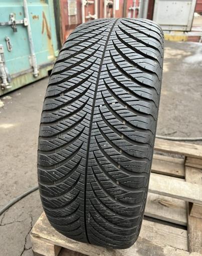 Goodyear Vector 4Seasons Gen-2 215/55 R17