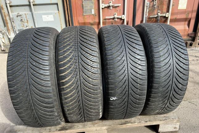 Goodyear Vector 4Seasons Gen-2 215/55 R17