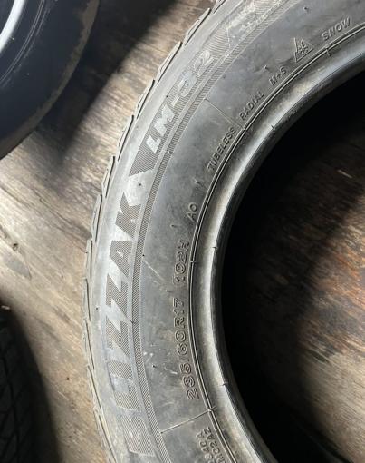 Bridgestone Blizzak LM-32 235/60 R17