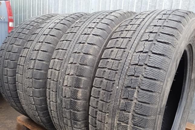 Toyo Winter Tranpath MK4a 215/70 R16