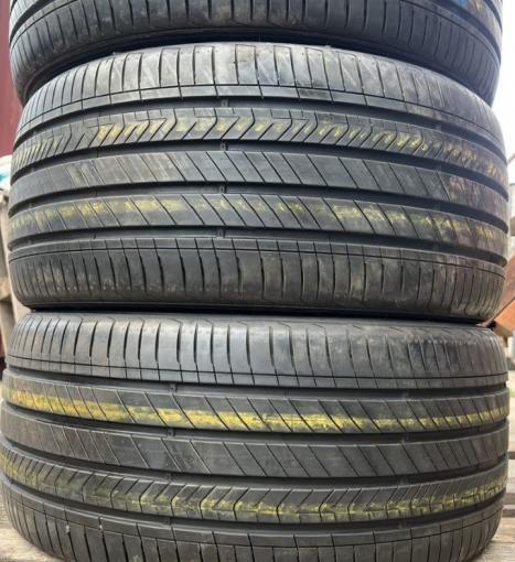 Kumho Majesty 9 Solus TA91 225/40 R19 и 255/35 R19