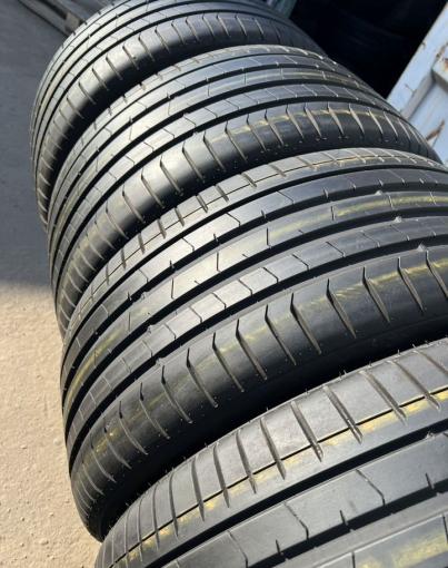 Pirelli P Zero PZ4 275/35 R22 и 315/30 R22