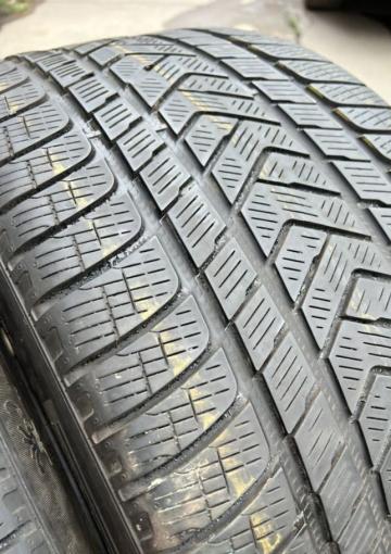 Pirelli Scorpion Winter 325/35 R22