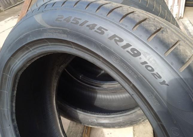 Pirelli P Zero PZ4 245/45 R19