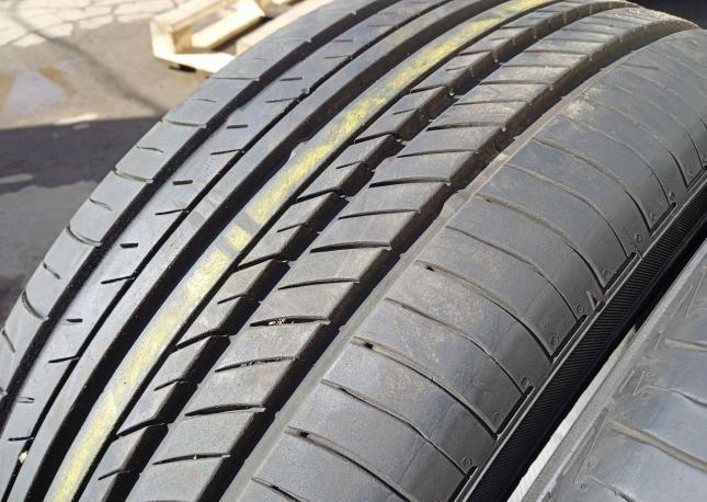 Yokohama Advan dB V552 225/55 R17