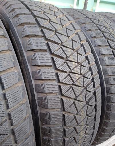 Bridgestone Blizzak DM-V2 235/55 R20