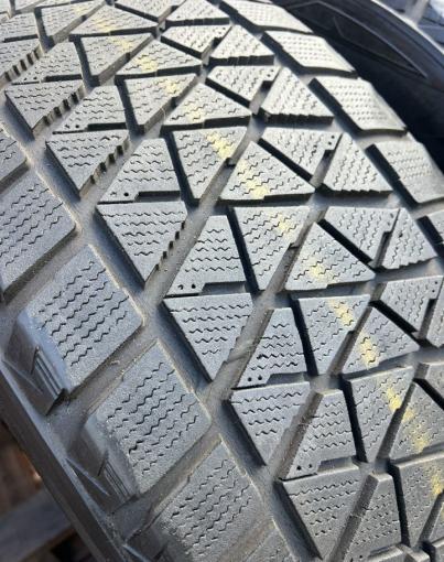 Bridgestone Blizzak DM-V2 285/45 R22