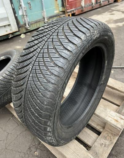 Goodyear Vector 4Seasons Gen-2 215/50 R17