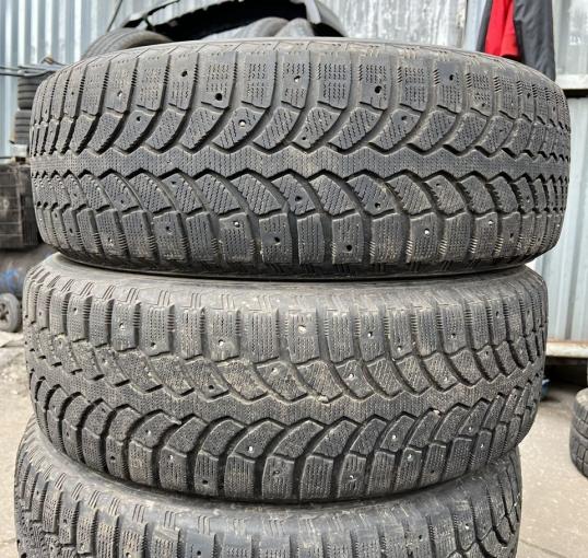 Bridgestone Blizzak Spike-01 235/65 R17