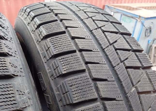 Bridgestone Blizzak Revo GZ 215/65 R16