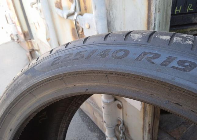 Pirelli P Zero PZ4 225/40 R19