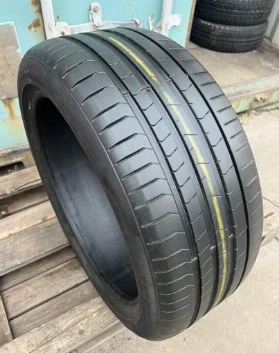 Pirelli P Zero PZ4 275/40 R21