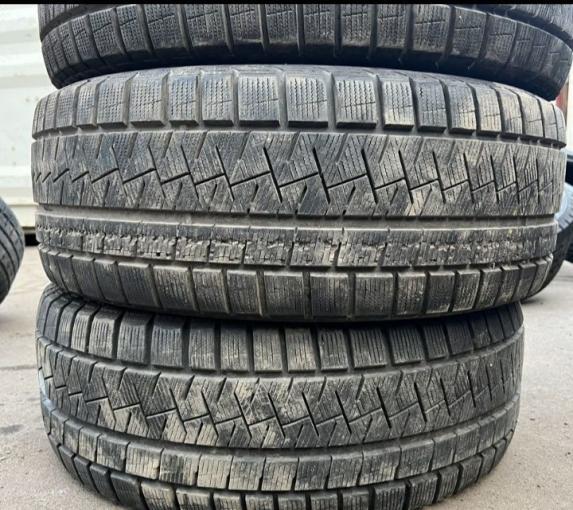 Pirelli Ice Asimmetrico 215/60 R16